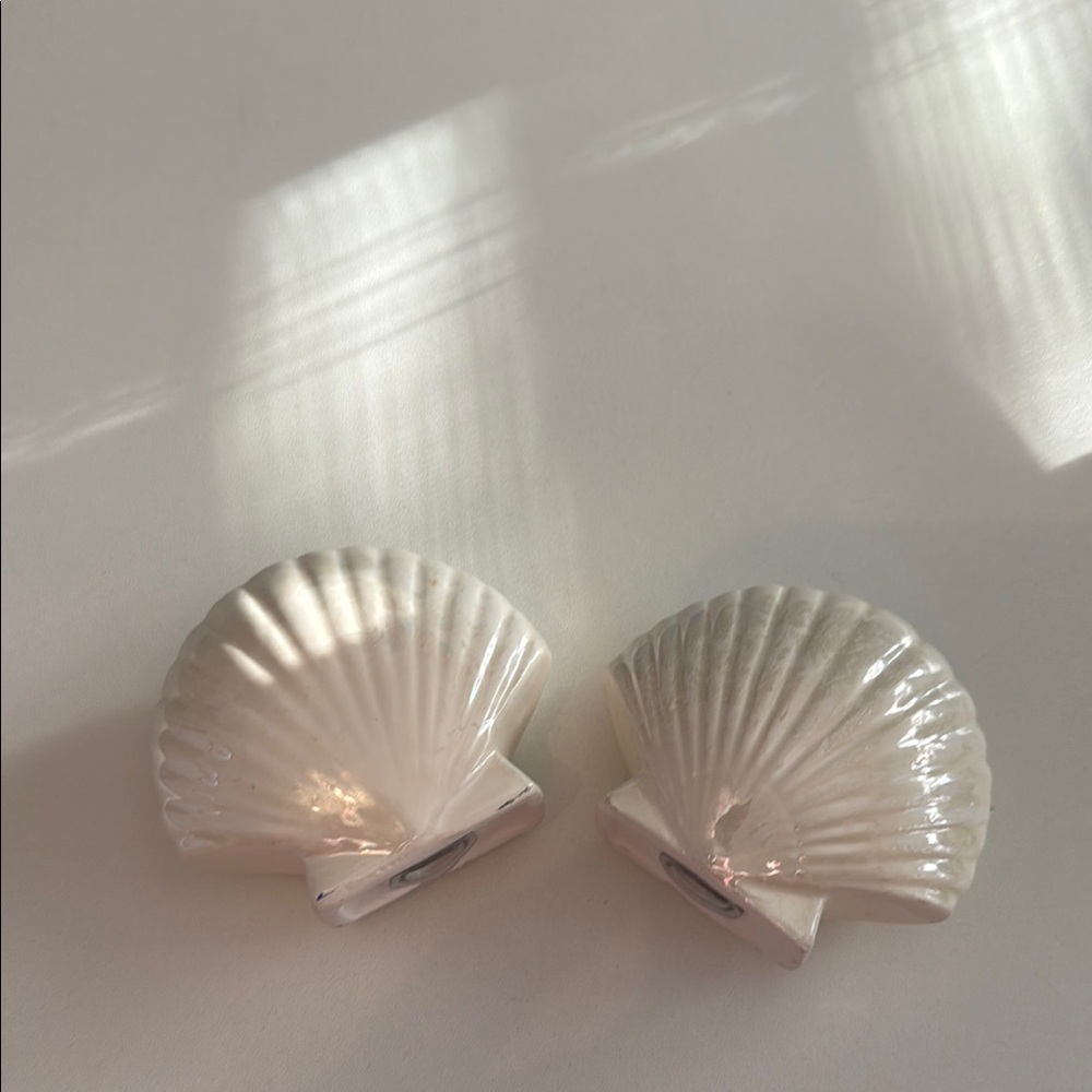 Elegant Shell-Shaped Ceramic Salt and Pepper Shakers